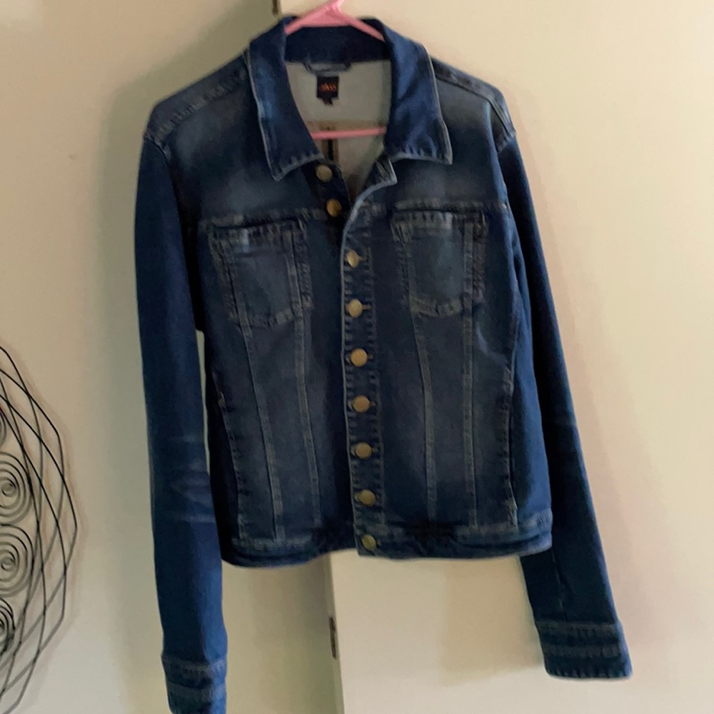 Super cute Jag jean jacket.